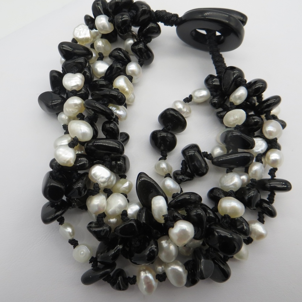 Freshwater Pearl and Black Stone Bracelet